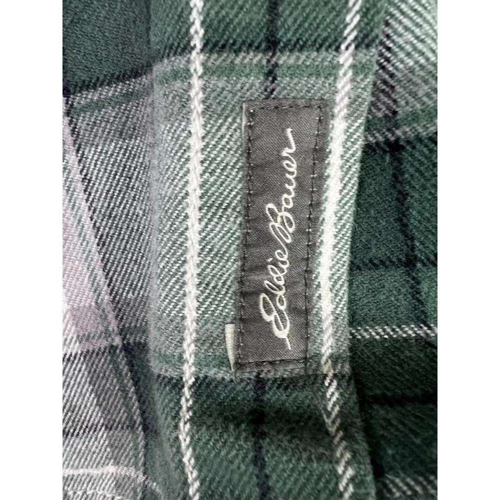 Eddie Bauer Shirt Men's XL Relaxed Fit Green Plaid Button Down Cotton Casual
